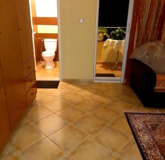 اتاق استاندارد با چشم‌انداز باغ, Guesthousemantho