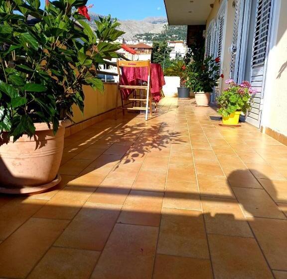 اتاق استاندارد با چشم‌انداز باغ, Guesthousemantho