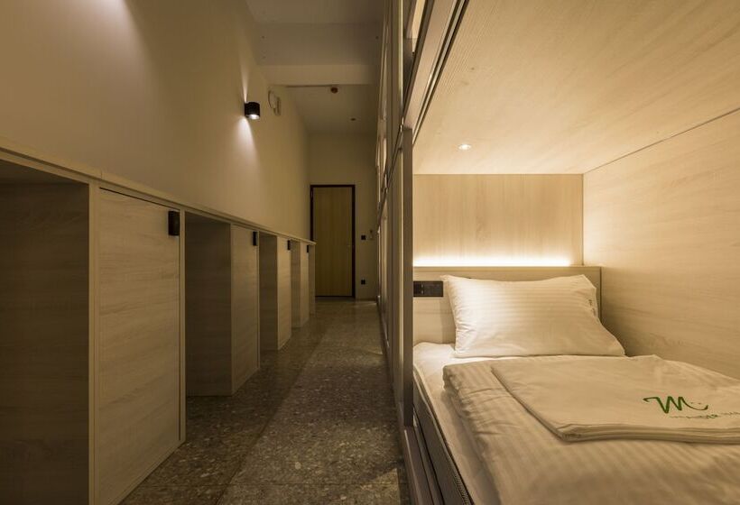 تختخواب در اتاق مشترک, Meander 1948