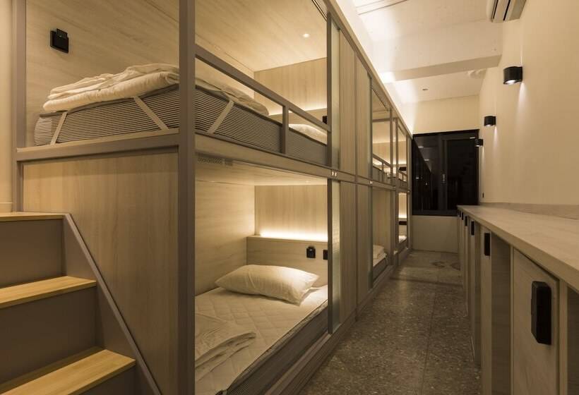 تختخواب در اتاق مشترک, Meander 1948