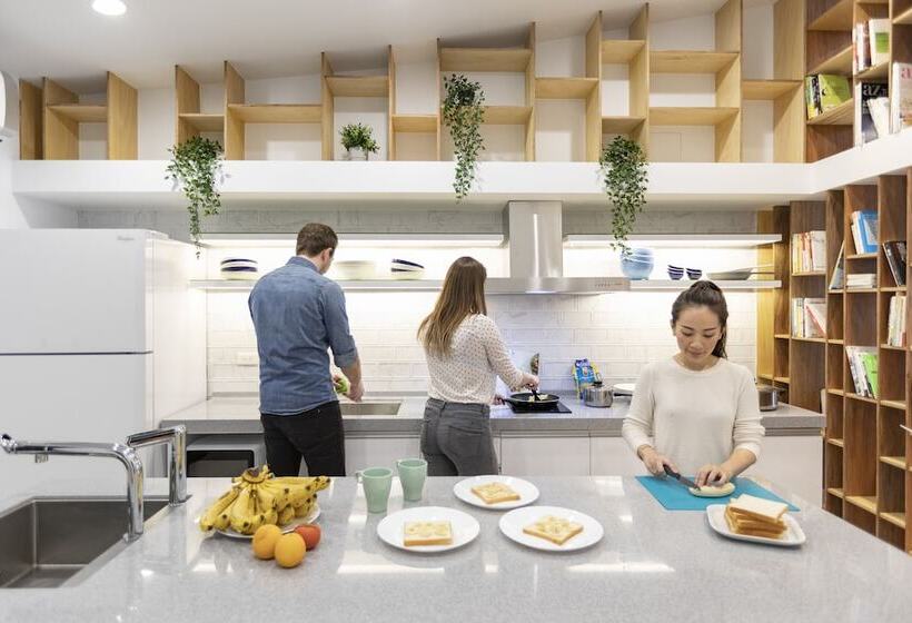 اتاق سوپریور سه تخته, Meander 1948