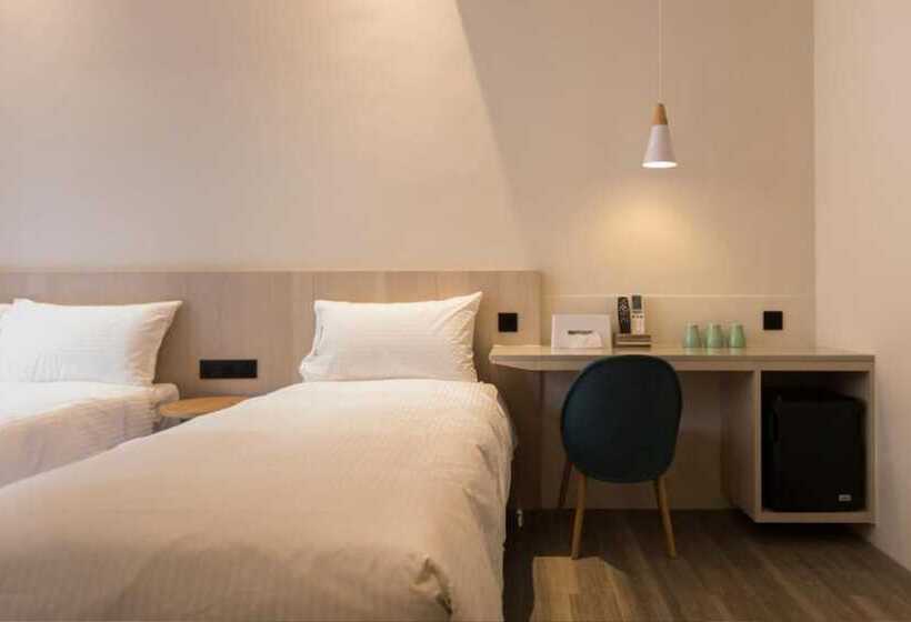 اتاق سوپریور سه تخته, Meander 1948