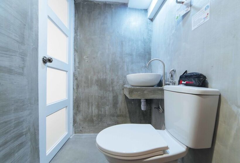Номер Стандарт, Reddoorz Plus Near St Lukes Bgc
