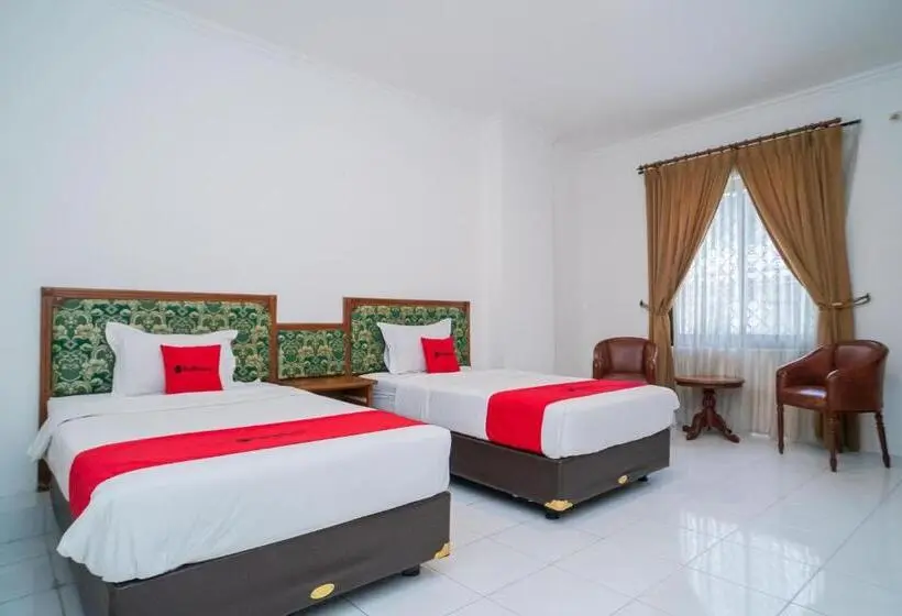 デラックスルーム, Reddoorz Plus At Hotel Surya Solo
