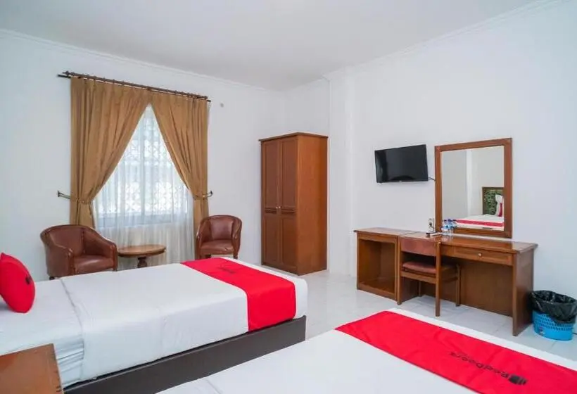 デラックスルーム, Reddoorz Plus At Hotel Surya Solo