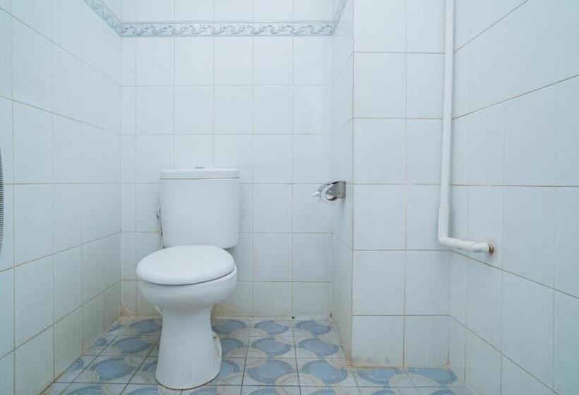 Quarto Estandar, Reddoorz Plus At Hotel Surya Solo