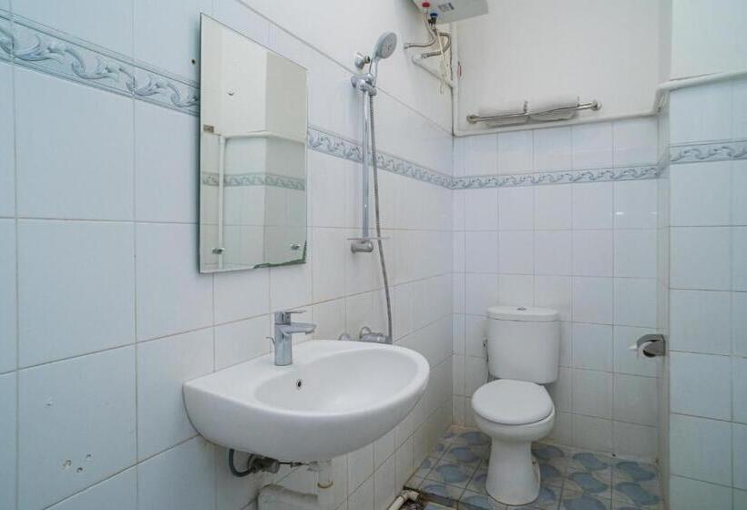 Quarto Estandar, Reddoorz Plus At Hotel Surya Solo