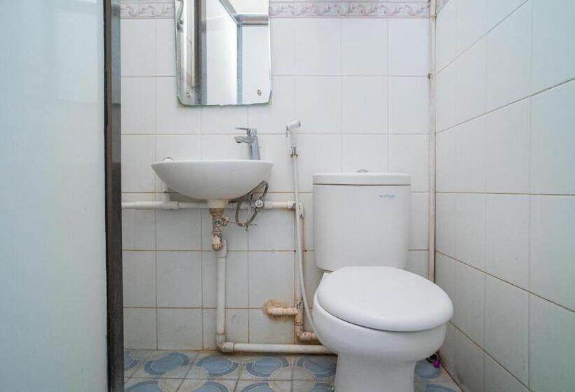 Quarto Estandar, Reddoorz Plus At Hotel Surya Solo