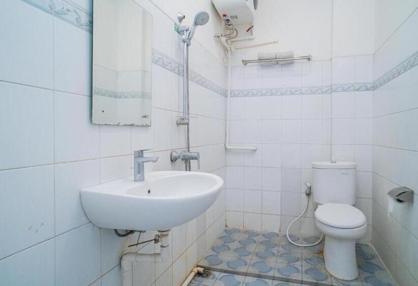 Quarto Estandar, Reddoorz Plus At Hotel Surya Solo