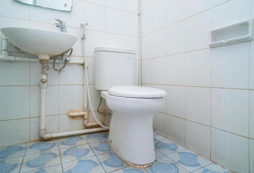 Quarto Estandar, Reddoorz Plus At Hotel Surya Solo