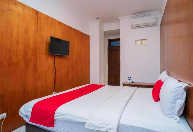 Quarto Estandar, Reddoorz Plus At Hotel Surya Solo