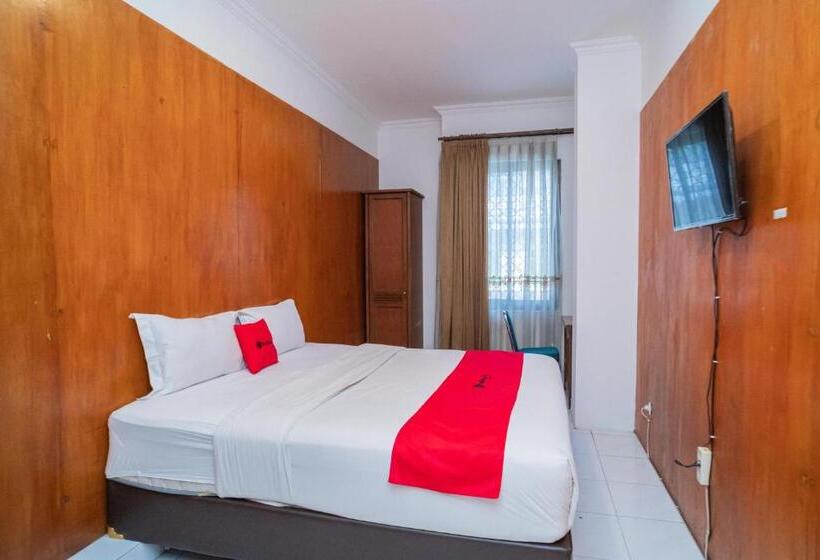 Quarto Estandar, Reddoorz Plus At Hotel Surya Solo