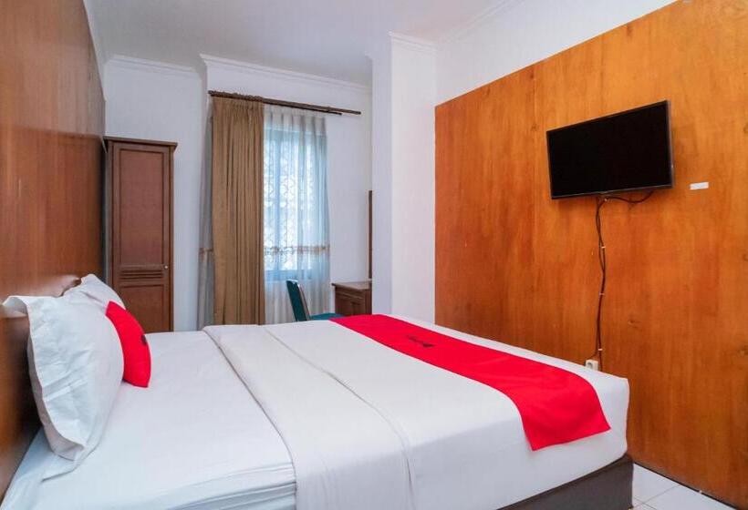 Quarto Estandar, Reddoorz Plus At Hotel Surya Solo