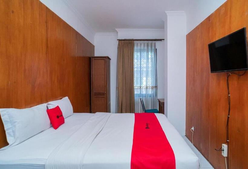 Quarto Estandar, Reddoorz Plus At Hotel Surya Solo