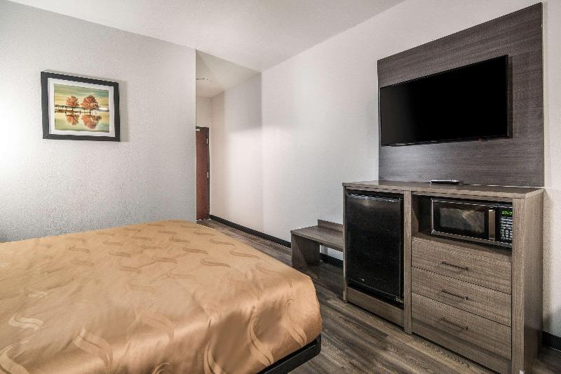 장애인을 위한 킹사이즈 침대 스탠다드 룸, Quality Inn & Suites