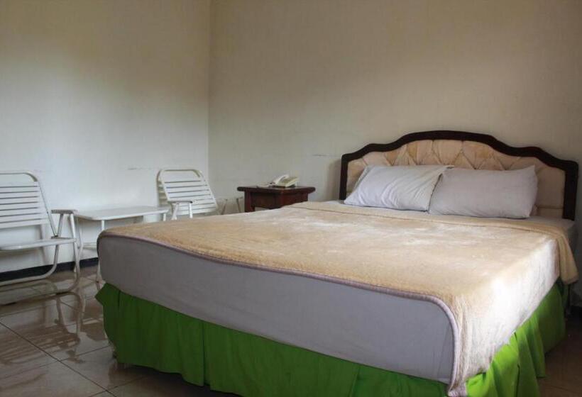 חדר דלוקס, Ronggolawe