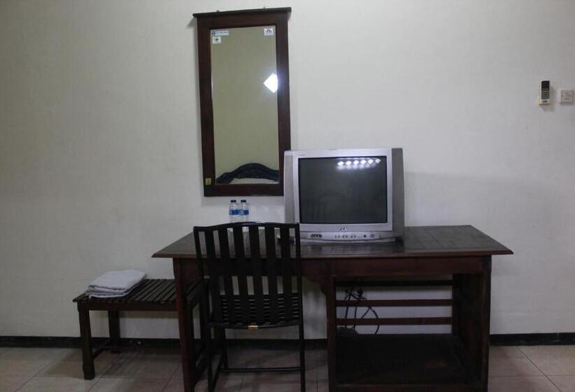 חדר דלוקס, Ronggolawe