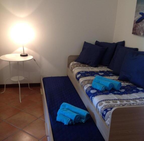 דירת חדר, La Perla