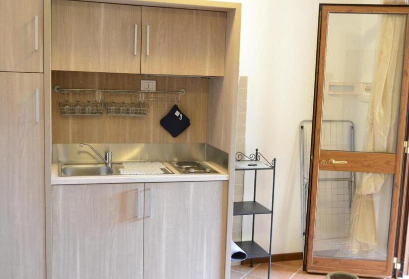 דירת חדר, La Perla