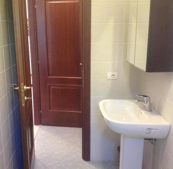 דירת חדר, La Perla