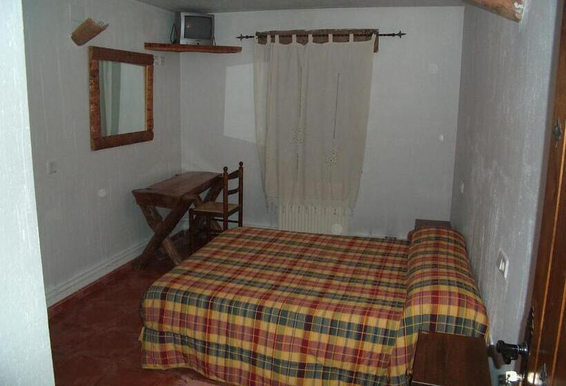 חדר סטנדרטי לארבעה עם חדר אמבטיה משותף, El Mirador