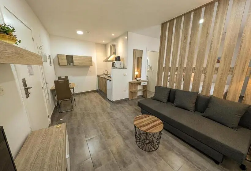 スタンダードスタジオ, Apartamentos La Laguna