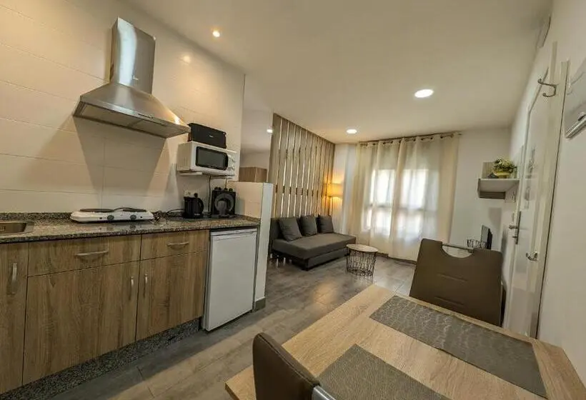スタンダードスタジオ, Apartamentos La Laguna
