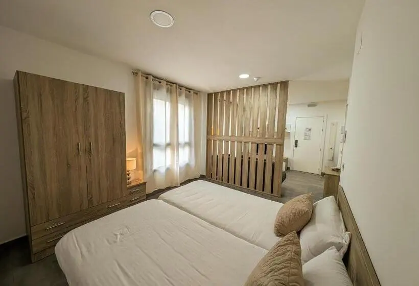 スタンダードスタジオ, Apartamentos La Laguna