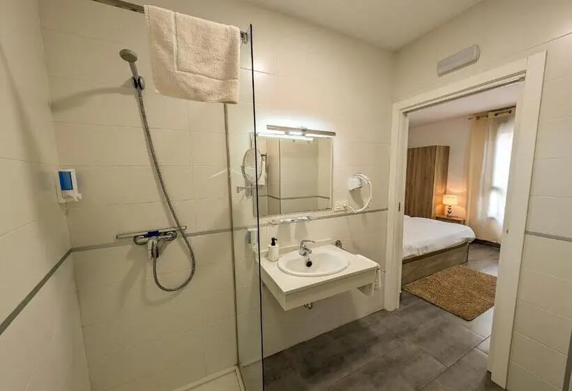 スタンダードスタジオ, Apartamentos La Laguna