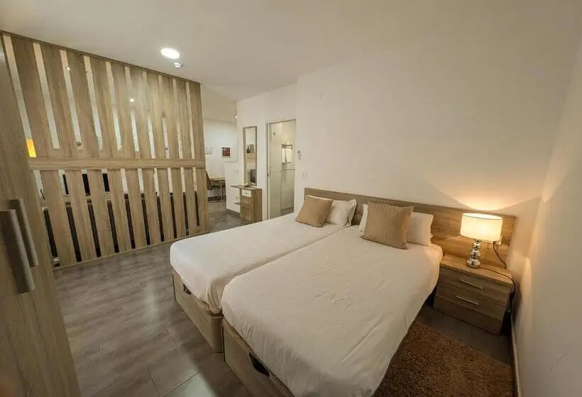 スタンダードスタジオ, Apartamentos La Laguna
