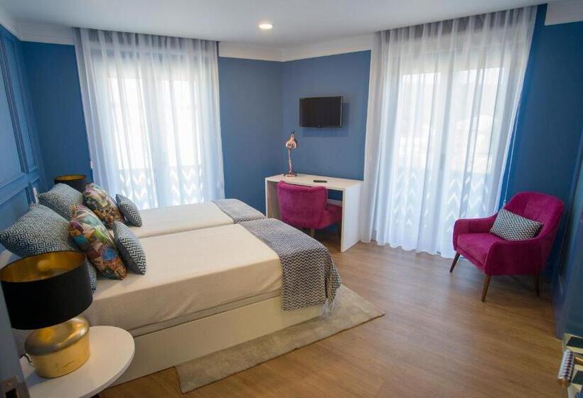 اتاق لوکس با بالکن, Zigzag Hostel