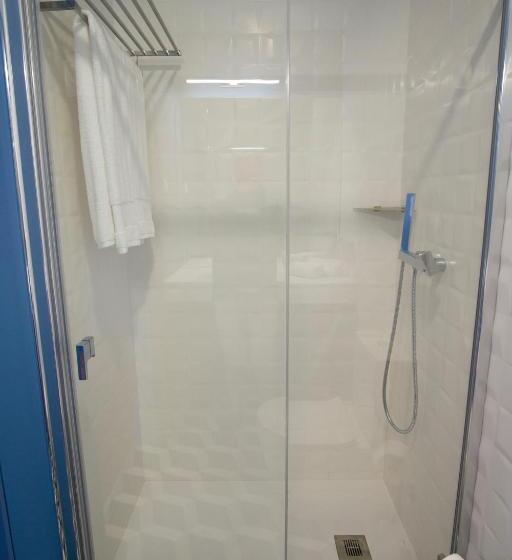 اتاق لوکس با بالکن, Zigzag Hostel