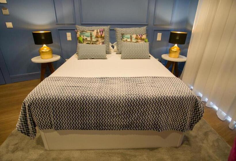 اتاق لوکس با بالکن, Zigzag Hostel