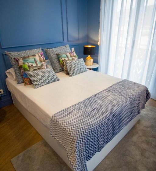 اتاق لوکس با بالکن, Zigzag Hostel