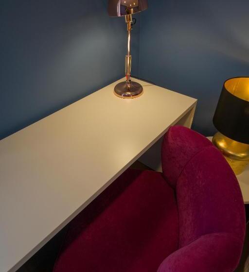 Номер Deluxe с Балконом, Zigzag Hostel