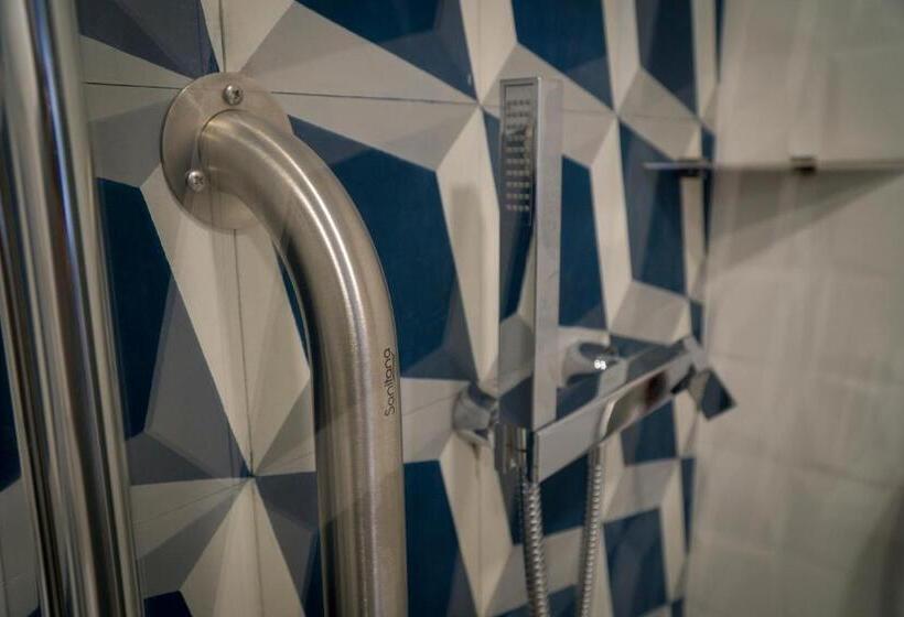 اتاق استاندارد برای معلولان, Zigzag Hostel