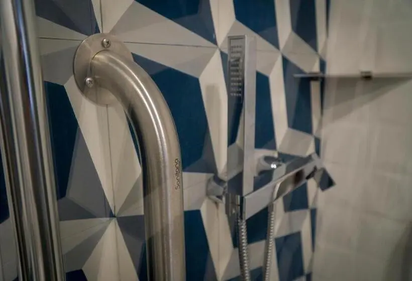 اتاق استاندارد برای معلولان, Zigzag Hostel