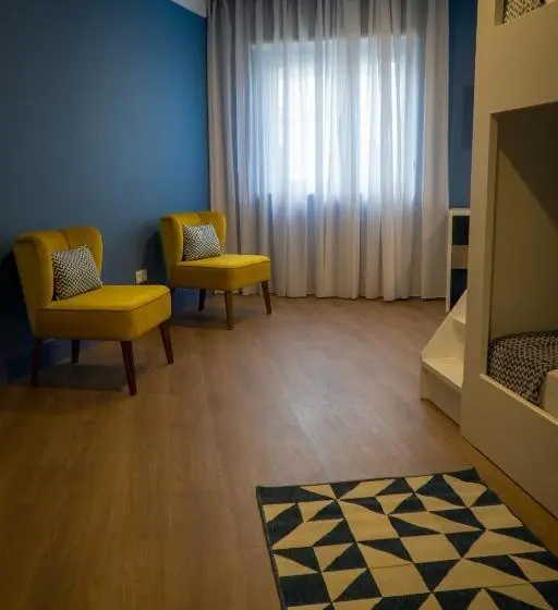 اتاق خانوادگی, Zigzag Hostel