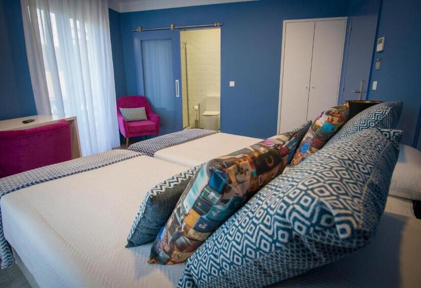 اتاق لوکس با بالکن, Zigzag Hostel