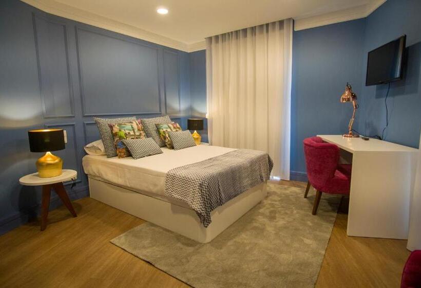 اتاق لوکس با بالکن, Zigzag Hostel