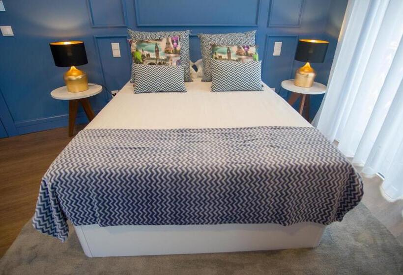 اتاق لوکس با بالکن, Zigzag Hostel