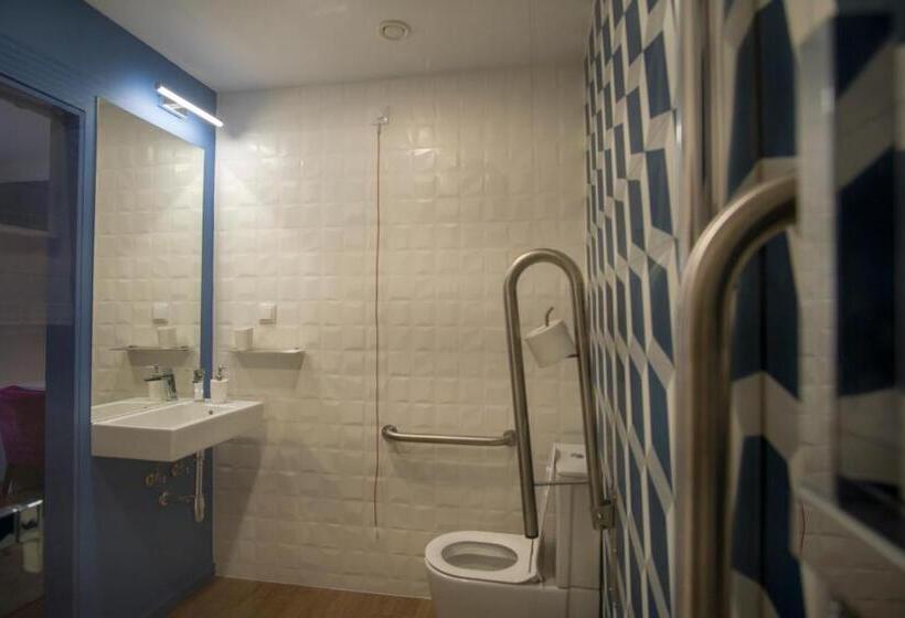 اتاق استاندارد برای معلولان, Zigzag Hostel