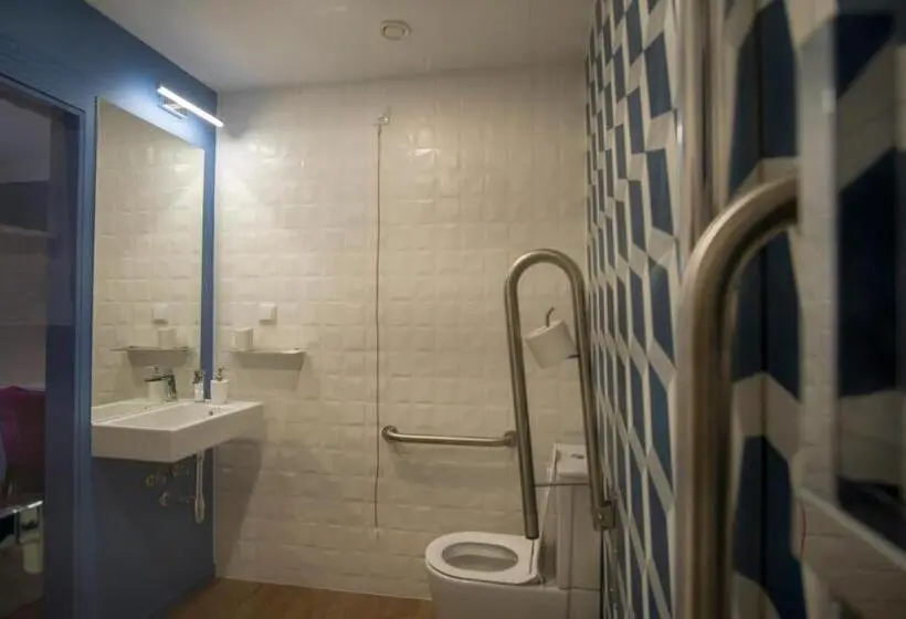 اتاق استاندارد برای معلولان, Zigzag Hostel