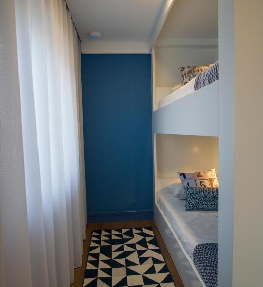 Семейный Номер, Zigzag Hostel
