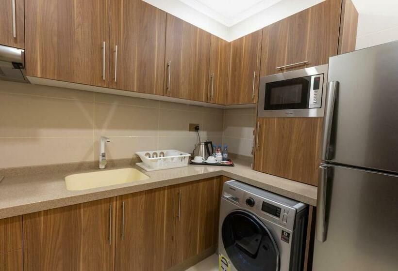 디럭스 스위트, Remaj