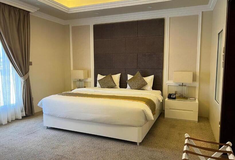 주니어 스위트 킹사이즈 침대, Remaj