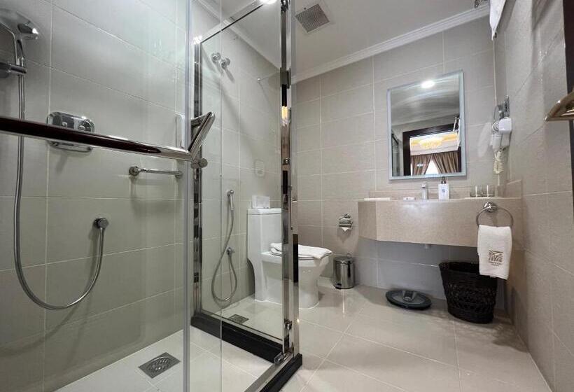 주니어 스위트, Remaj