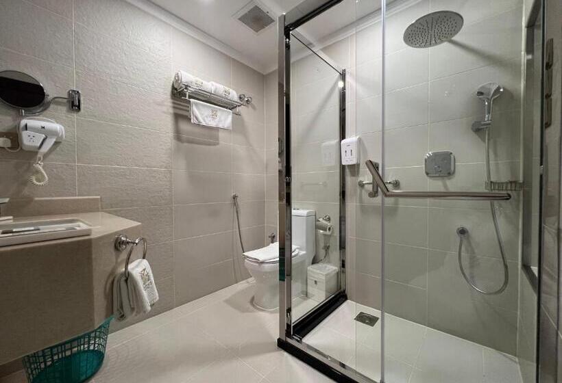 스탠다드 룸 킹사이즈 침대, Remaj