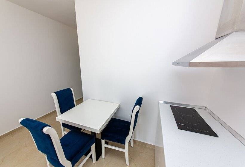 דירת חדר עם נוף לים ומרפסת, Santa Oliva Suites