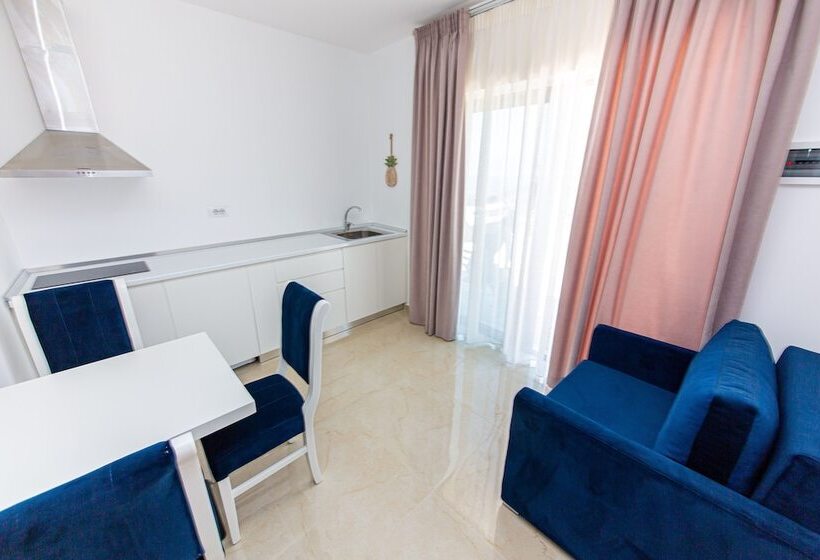 דירת חדר עם נוף לים ומרפסת, Santa Oliva Suites